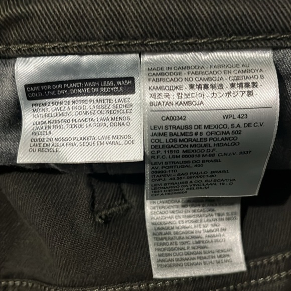 Levi’s Size 34 - Picture 6 of 9